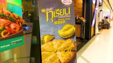Khon Kaen Eyaleti Isan Tayland 04. Kasım 2018 Central Plaza alışveriş merkezi. İç gıda parkı durian kokulu meyve pizzası. Khon Kaen Isan Kuzeydoğu Tayland 'daki restoranda..