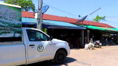 Khon Kaen Eyaleti Isan Tayland 05. Kasım 2018 'de Tayland pazarında meyve ve sebze pazarı. Güneydoğu Asya' da, Khon Kaen Bölgesi Isan Kuzeydoğu Tayland 'da sokak gıda pazarı..