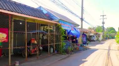 Khon Kaen Eyaleti Isan Tayland 01. Kasım 2018 'de Tayland pazarında meyve ve sebze pazarı. Güneydoğu Asya' da, Khon Kaen Bölgesi Isan Kuzeydoğu Tayland 'da sokak gıda pazarı..