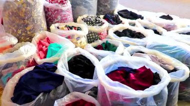 Güneydoğu Asya 'da Khon Kaen İlçesi' ndeki Pratunam Toptancı Marketi 'nde Turist Kumaşı Giyim Dükkanı..