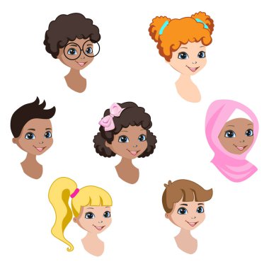Farklı milletlerden mutlu çocukların yüzleri. Bir dizi avatar çıkartması. Beyaz arkaplanda izole edilmiş vektör illüstrasyonu.