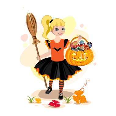 Cadılar Bayramı kutlamalarında elinde bir sepet şeker ve süpürgeyle cadı kostümü içinde mutlu küçük bir kız. Mutlu Cadılar Bayramı çocuklar. Beyaz arkaplanda vektör illüstrasyonu.