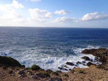 Dalgalı ve taşlı kıyılar, Cezayir, Afrika
