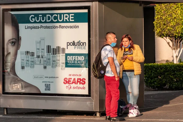 Santa Ciudad México Junio 2020 Gente Calle Con Máscaras Quirúrgicas — Foto de Stock