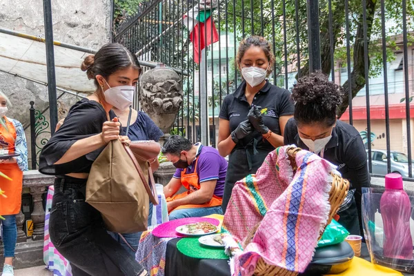 Mexico City Mexico 2020 Γυναίκα Που Αγοράζει Βιολογικά Προϊόντα Στην Εικόνα Αρχείου