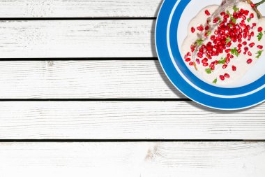 Chiles en Nogada 'nın en iyi manzarası, Meksika Bağımsızlık Günü' nde geleneksel bayram yemeği. Ceviz soslu yeşil biber, Meksika 'da yaygın yemek, kutlamalarda ve ulusal tatillerde. Boşluğu Kopyala