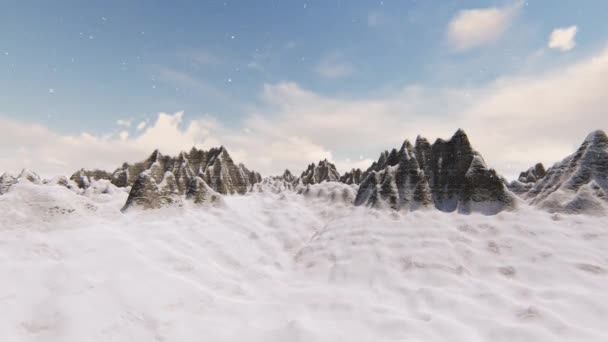Fliegen über wunderschöne schneebedeckte Berge — Stockvideo