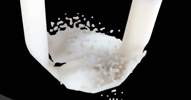 Slow-Motion melk laten vallen en spatten vormen een mooie kroon splash — Stockvideo