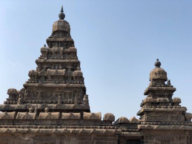 Hindistan, Tamilnadu, Mahabalipuram 'daki kıyı tapınağı. Mahabalipuram 'daki Eserler Grubu' ndan biridir ve UNESCO Dünya Mirası olarak sınıflandırılmıştır. Sahil tapınağı en eski yapıdır..