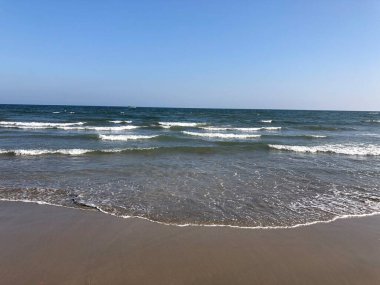 Ennore, Tamil Nadu sahilinde deniz dalgaları