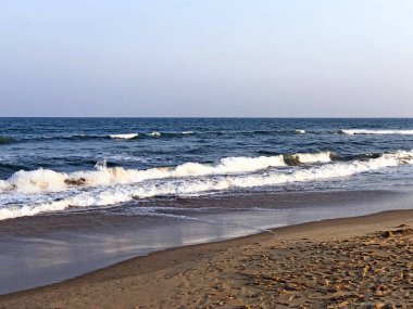 Mahabalipuram, Tamil Nadu sahilinde deniz dalgaları