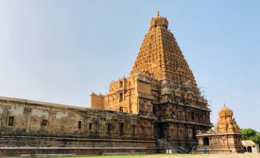 Thanjavur, Tamil Nadu 'daki Brihadeeswarar tapınağı. Bu, Dravidian mimarisi tarzında inşa edilmiş Hindu tapınağı. Bu tapınak Lord Shiva 'ya adanmıştır ve bir UNESCO Dünya Mirası Alanıdır..