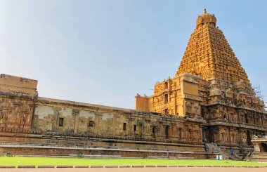 Thanjavur, Tamil Nadu 'daki Brihadeeswarar tapınağı. Bu, Dravidian mimarisi tarzında inşa edilmiş Hindu tapınağı. Bu tapınak Lord Shiva 'ya adanmıştır ve bir UNESCO Dünya Mirası Alanıdır..