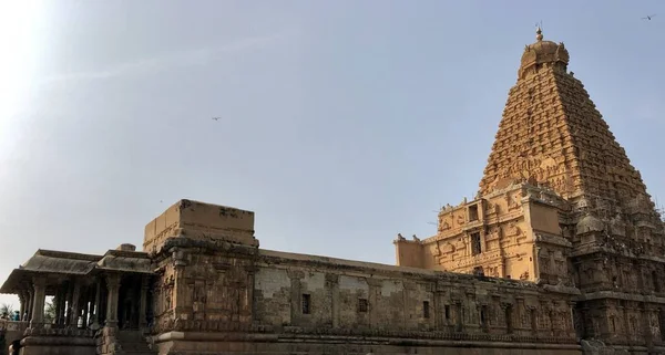 泰米尔纳德邦Thanjavur的Brihadeeswarar寺庙 这是以德拉维建筑风格建造的印度教庙宇 这座庙宇是献给湿婆大人的 也是联合国教科文组织的世界遗产 — 图库照片