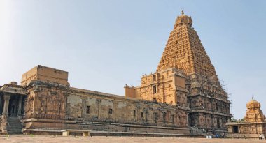Thanjavur, Tamil Nadu 'daki Brihadeeswarar tapınağı. Bu, Dravidian mimarisi tarzında inşa edilmiş Hindu tapınağı. Bu tapınak Lord Shiva 'ya adanmıştır ve bir UNESCO Dünya Mirası Alanıdır..
