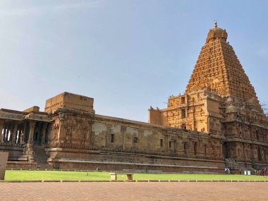 Thanjavur, Tamil Nadu 'daki Brihadeeswarar tapınağı. Bu, Dravidian mimarisi tarzında inşa edilmiş Hindu tapınağı. Bu tapınak Lord Shiva 'ya adanmıştır ve bir UNESCO Dünya Mirası Alanıdır..
