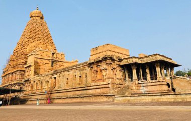 Thanjavur, Tamil Nadu 'daki Brihadeeswarar tapınağı. Bu, Dravidian mimarisi tarzında inşa edilmiş Hindu tapınağı. Bu tapınak Lord Shiva 'ya adanmıştır ve bir UNESCO Dünya Mirası Alanıdır..