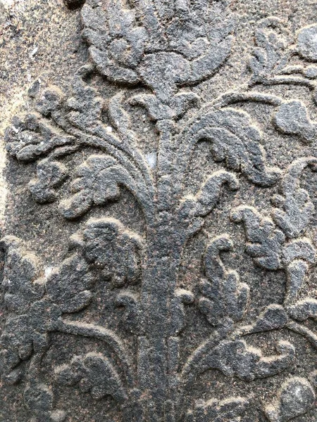 Bas Design Relevo Uma Árvore Esculpida Nas Paredes Templo Shiva — Fotografia de Stock