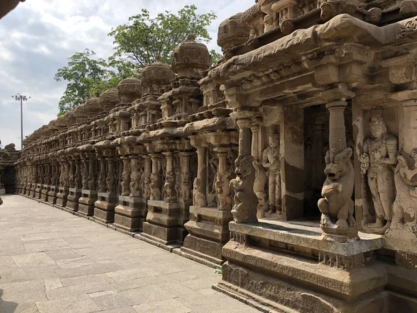 Small Identical Shrines Beautiful Lion Sculptures Pillars Ancient Kanchi Kailasanathar — Stock Photo, Image