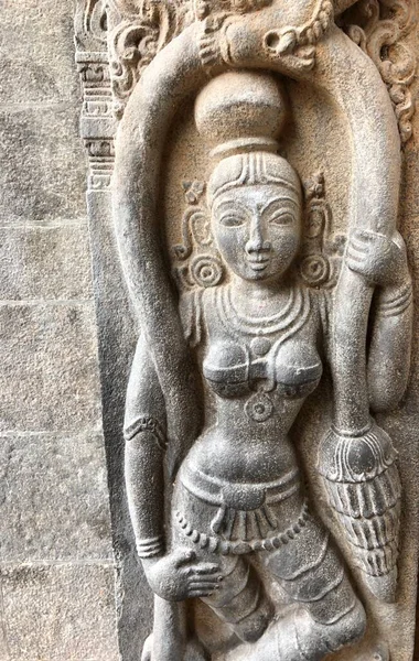 在古庙壁上雕刻的后宫女神雕像 泰米尔纳德邦Kapaleeshwarar神庙墙壁上雕刻的巴斯浮雕 — 图库照片