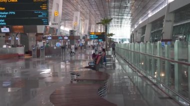 Cakarta Uluslararası Havaalanı Corona Krizi nedeniyle alışılmadık derecede boş. Normal Seyahate Dönüş.