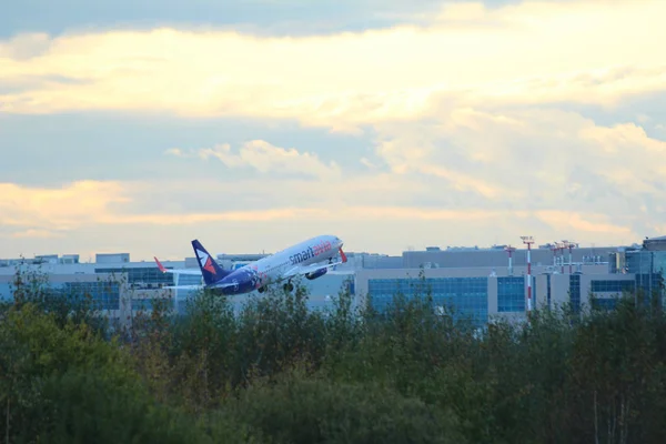 Modern yolcu jeti kalkıyor.