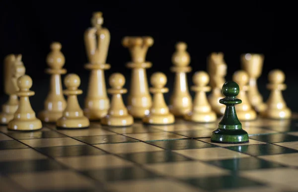 国际象棋 一比一 对权力的攻击 注意力不集中 — 图库照片