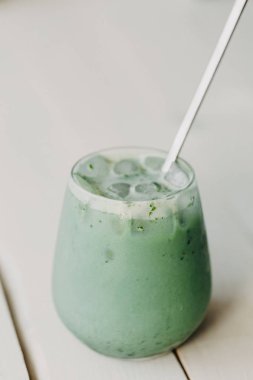 Yeşil ve ferahlatıcı bir içecek..