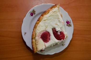 Çilekli cheesecake.