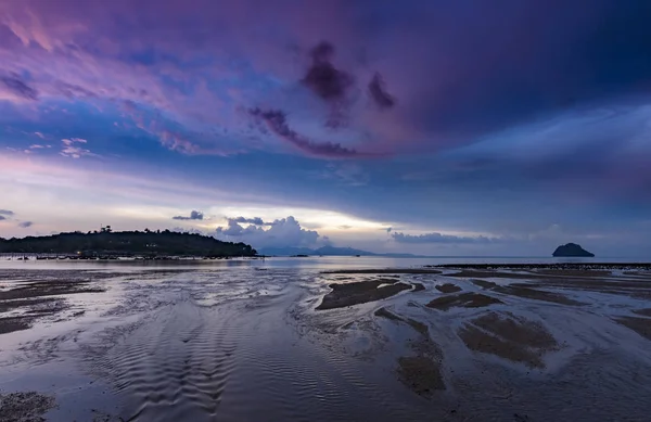 Coucher de soleil Halloween sur la plage — Photo