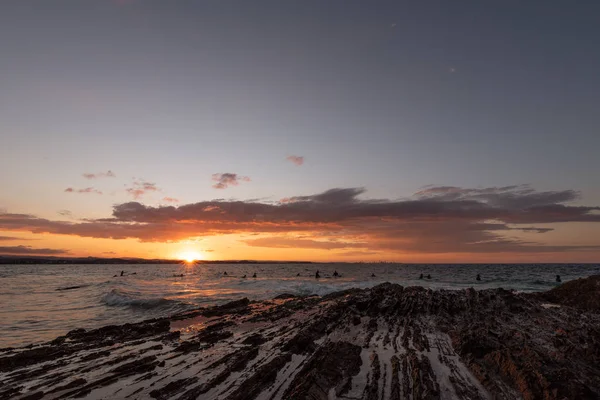 Les Surfeurs Sortent Pour Profiter Des Vagues Coucher Soleil Snapper — Photo