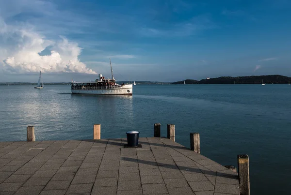 Macaristan Balaton Gölü Üzerinde Gemi Yaklaşımlar Harbor Feribot — Stok fotoğraf