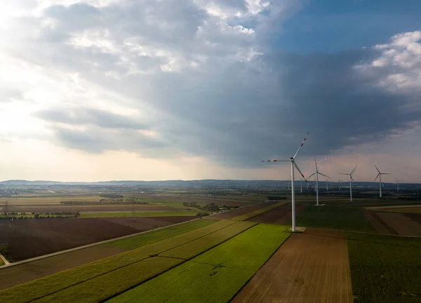 现场可再生能源风力涡轮机 — 图库照片