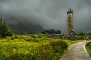 Loch Shiel İskoçya'da Glenfinnan Anıtı
