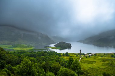 Loch Shiel İskoçya'da Glenfinnan Anıtı