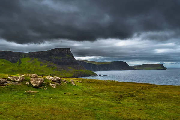 Velkolepé Útesy Neistického Bodu Pobřeží Ostrova Skye Skotsku — Stock fotografie
