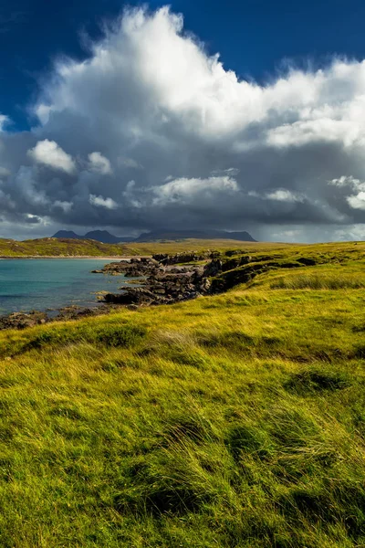 スコットランドのサンディ Achnahaird ビーチの海岸風景 — ストック写真