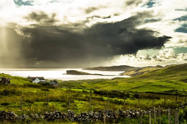 Paisaje Costero Con Nubes Pesadas Playa Oldshoremore Cerca Kinlochbervie Escocia — Foto de Stock