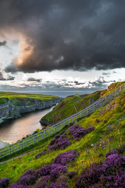 Schlucht Smoohöhle Und Atlantikküste Bei Sonnenuntergang Schottland — Stockfoto