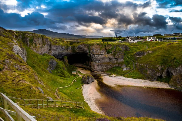 Вход Путь Мостом Смоо Пещеру Недалеко Дёрнесса Шотландии — стоковое фото