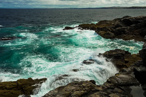 Enorme Golven Verpletterend Rots Kliffen Van Atlantische Kust Schotland — Stockfoto