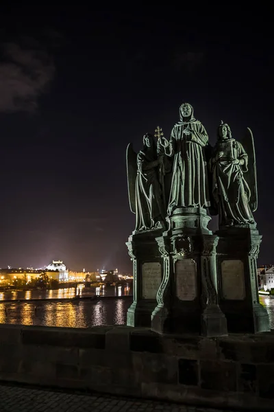 Statue Charles Bridge View Moldova River Illuminated Buildings Prague Czech — 스톡 사진