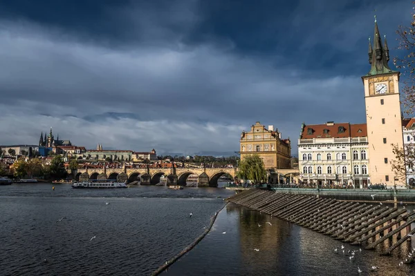 Karelsbrug Moldavische Rivier Het Kasteel Van Hradí Praag Tsjechië — Stockfoto