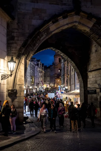 2017 Prague Czech Republic 2019 Busy Street Charles Bridge Tourists — 스톡 사진