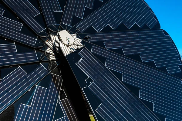 Pannello Solare Circolare Creazione Energia Rinnovabile Fotovoltaica — Foto Stock