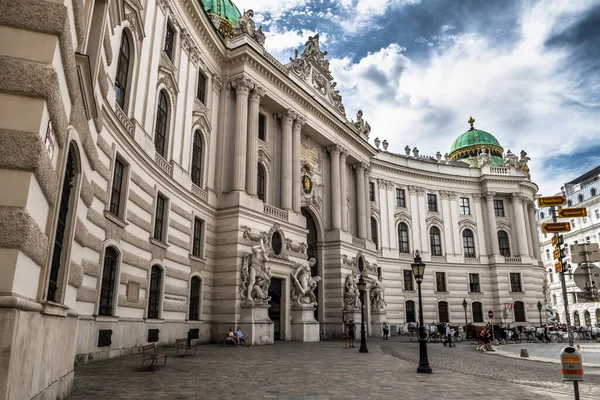 Residencia Presidentes Wiener Hofburg Con Caballos Fiaker Entrenadores Ciudad Interior — Foto de Stock