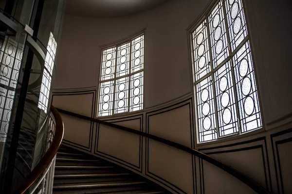 Escadaria Com Passos Curvos Edifício Histórico Art Nouveaux Cidade Interna — Fotografia de Stock