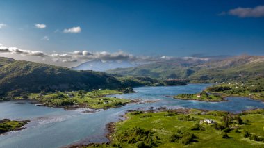 Norveç 'teki Lofoten Adaları' ndaki Leknes ve Mortsunt yakınlarındaki Kıyı Manzarası
