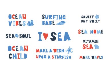 Kalpleri, kabukları, mercanları, denizyıldızları olan deniz ve okyanusla ilgili el yapımı harfler. Çocuk tasarımı, poster, çıkartma kavramı. 