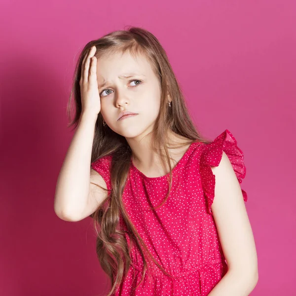 Pequena Menina Anos Fazer Algum Gesto Emocional Com Mãos Sobre — Fotografia de Stock